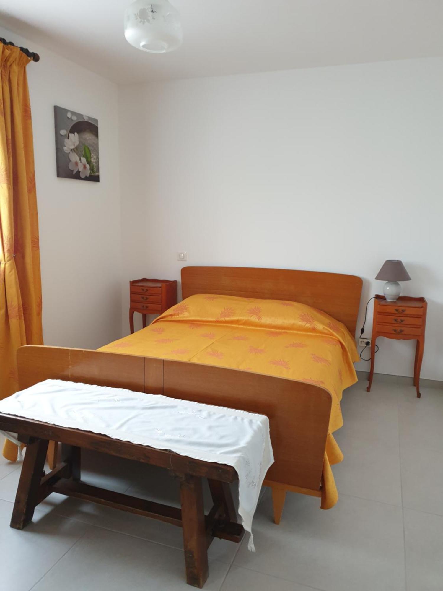 Gîte les trois abeilles - rdc Bésignan Chambre photo